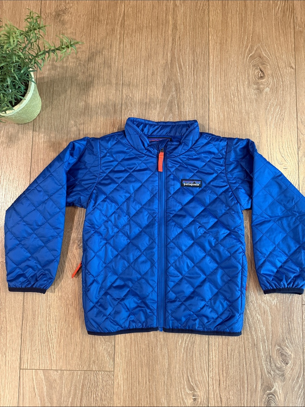 LIKE NEW PATAGONIA BOYS SIZE 4T BLUE QUILTED JACKET